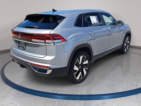 Used 2025 Volkswagen Atlas Cross Sport SE FWD image 5