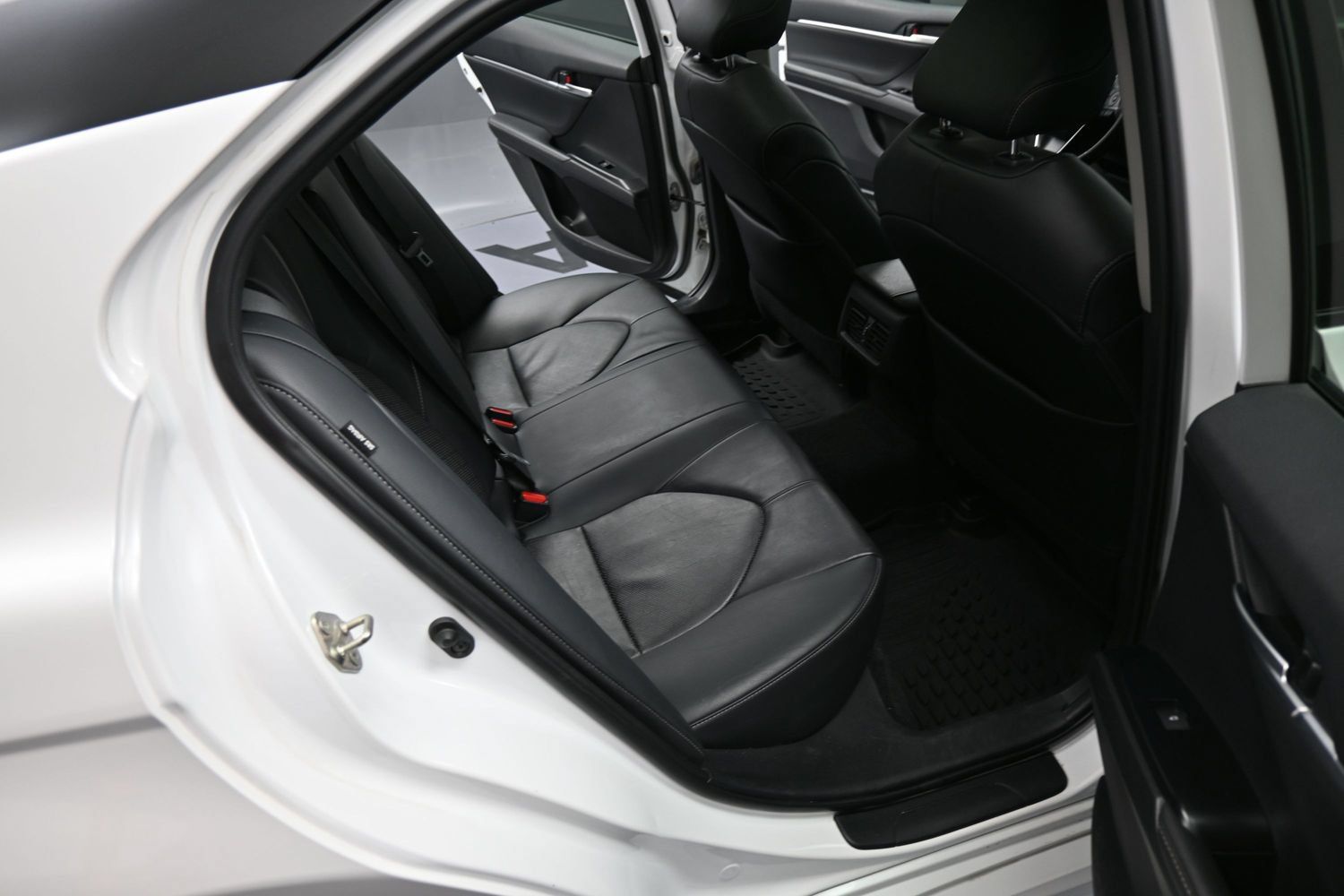 Used 2020 Toyota Camry XSE FWD image 19