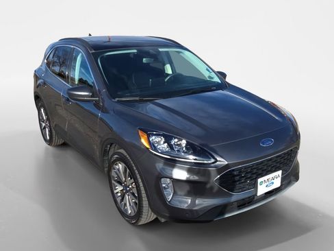 Used 2022 Ford Escape Titanium w/ Class II Trailer Tow Package image 24