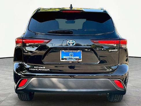 Used 2024 Toyota Highlander XLE AWD/4WD image 7