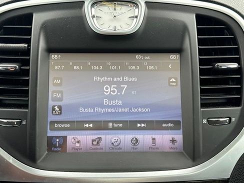 Used 2011 Chrysler 300 C RWD image 24