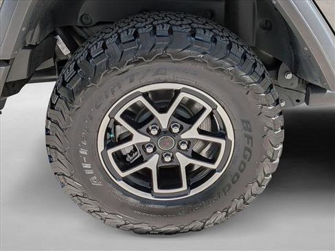 Used 2024 Jeep Wrangler Rubicon w/ Technology Group image 24
