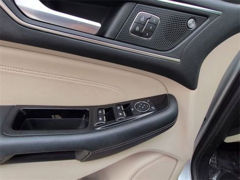 Used 2020 Ford Edge Titanium image 15