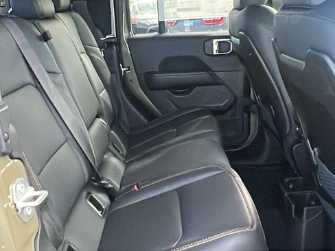 New 2025 Jeep Gladiator Sport image 18