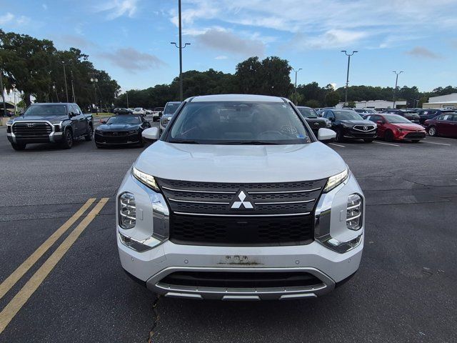 Used 2024 Mitsubishi Outlander SE AWD/4WD image 2