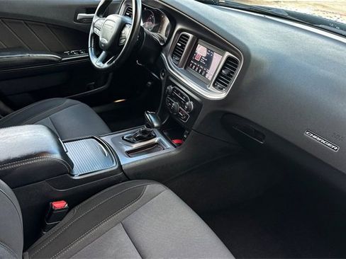 Used 2020 Dodge Charger SXT w/ Blacktop Package image 17