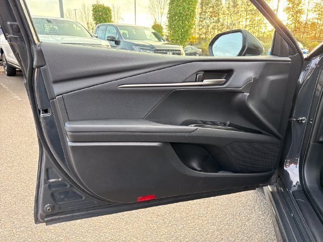 Used 2025 Toyota Camry SE FWD image 16