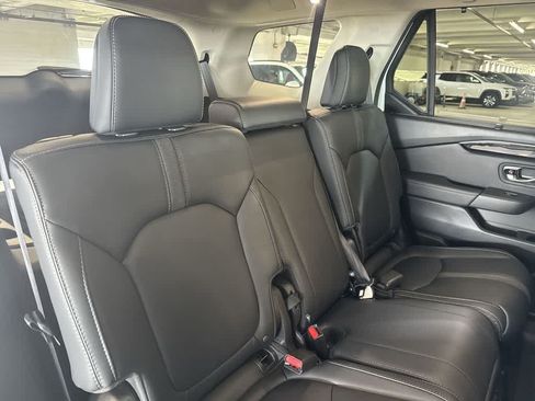 Used 2025 Honda Pilot EX-L image 25