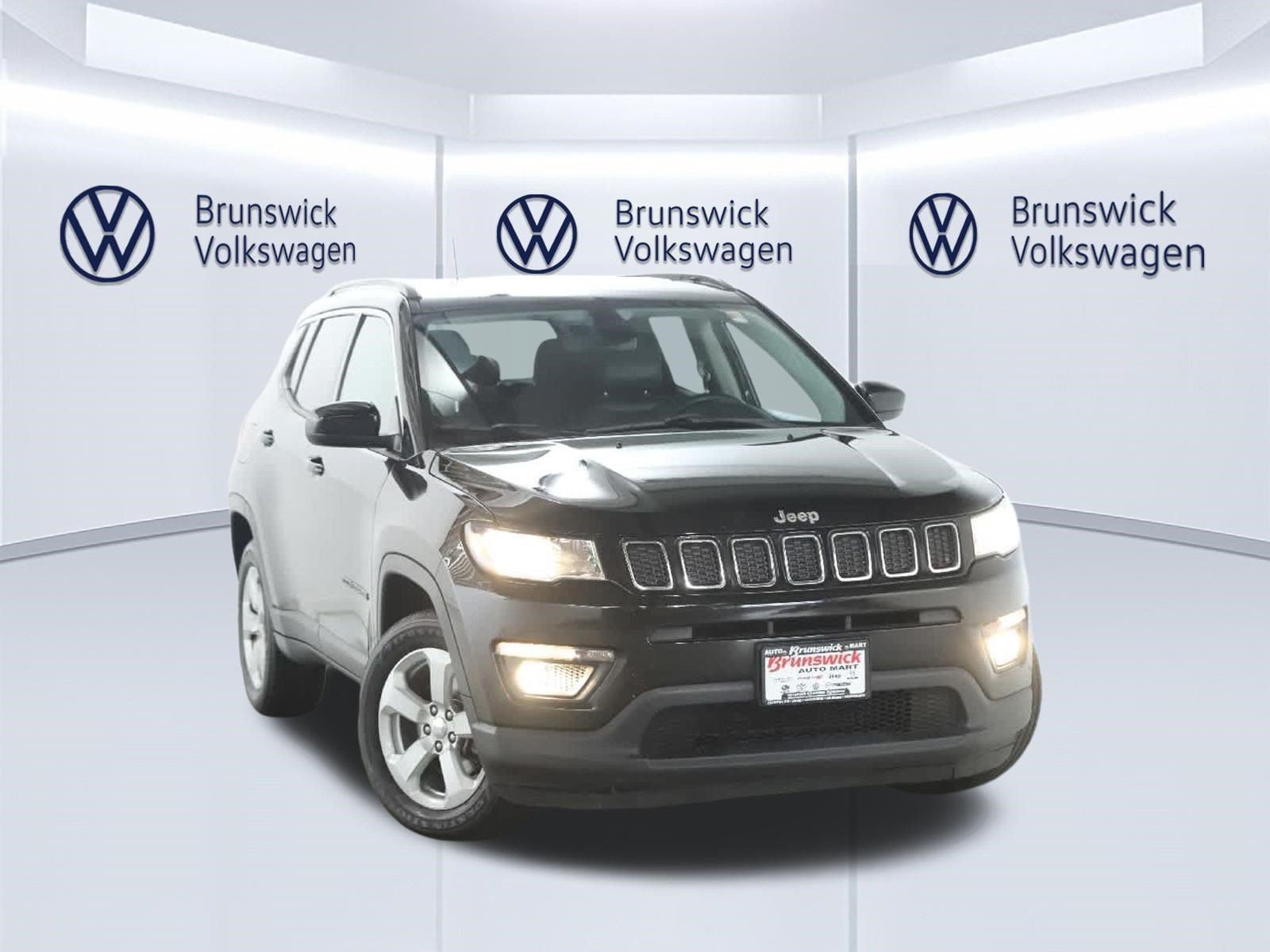 Used 2018 Jeep Compass Latitude FWD image 1