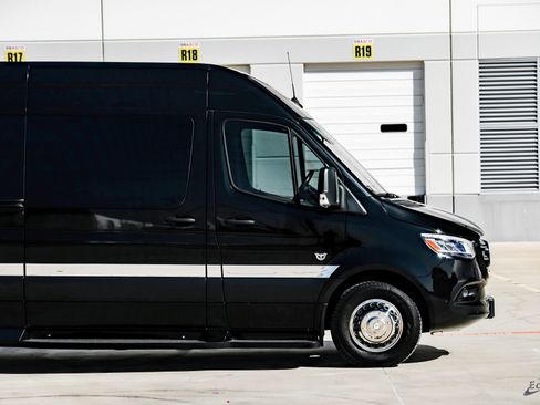 Used 2023 Mercedes-Benz Sprinter 3500 image 18