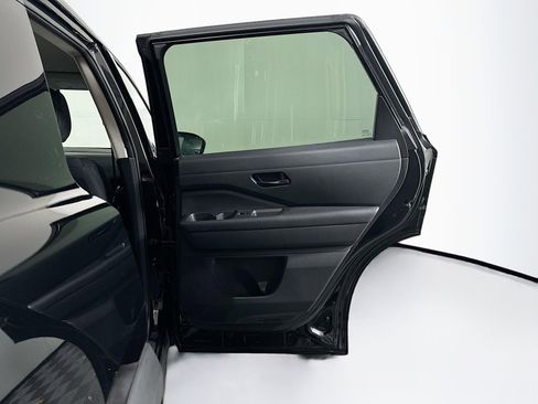 Used 2024 Nissan Pathfinder S image 28