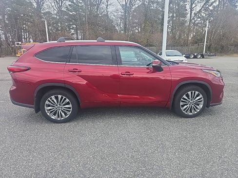 Used 2021 Toyota Highlander Platinum image 4