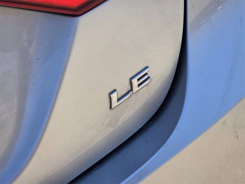 Used 2020 Toyota Camry LE image 8