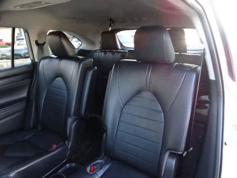 Certified 2022 Toyota Highlander XLE image 19