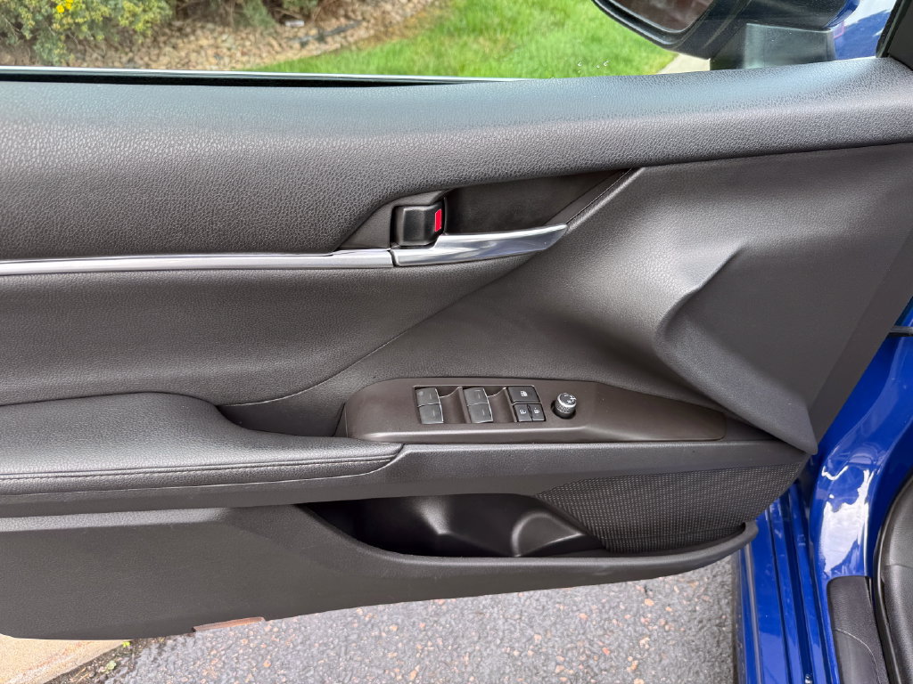 Used 2023 Toyota Camry XSE FWD image 17