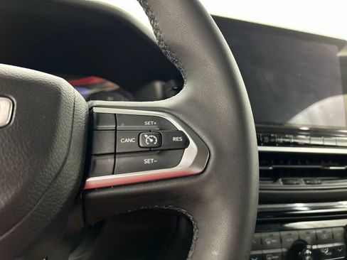 Used 2025 Jeep Compass Latitude w/ Convenience Group AWD/4WD image 10
