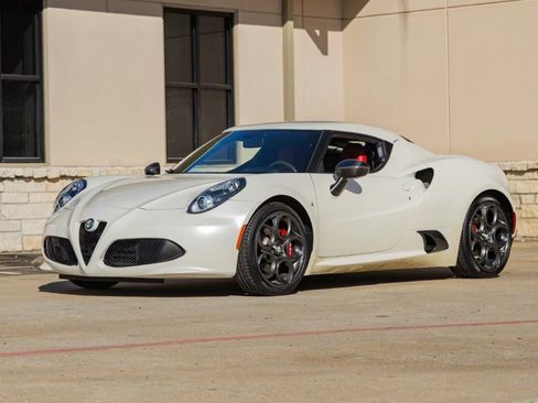Used 2015 Alfa Romeo 4C Coupe w/ Leather Interior Group image 1