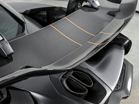 Used 2019 McLaren Senna RWD image 17