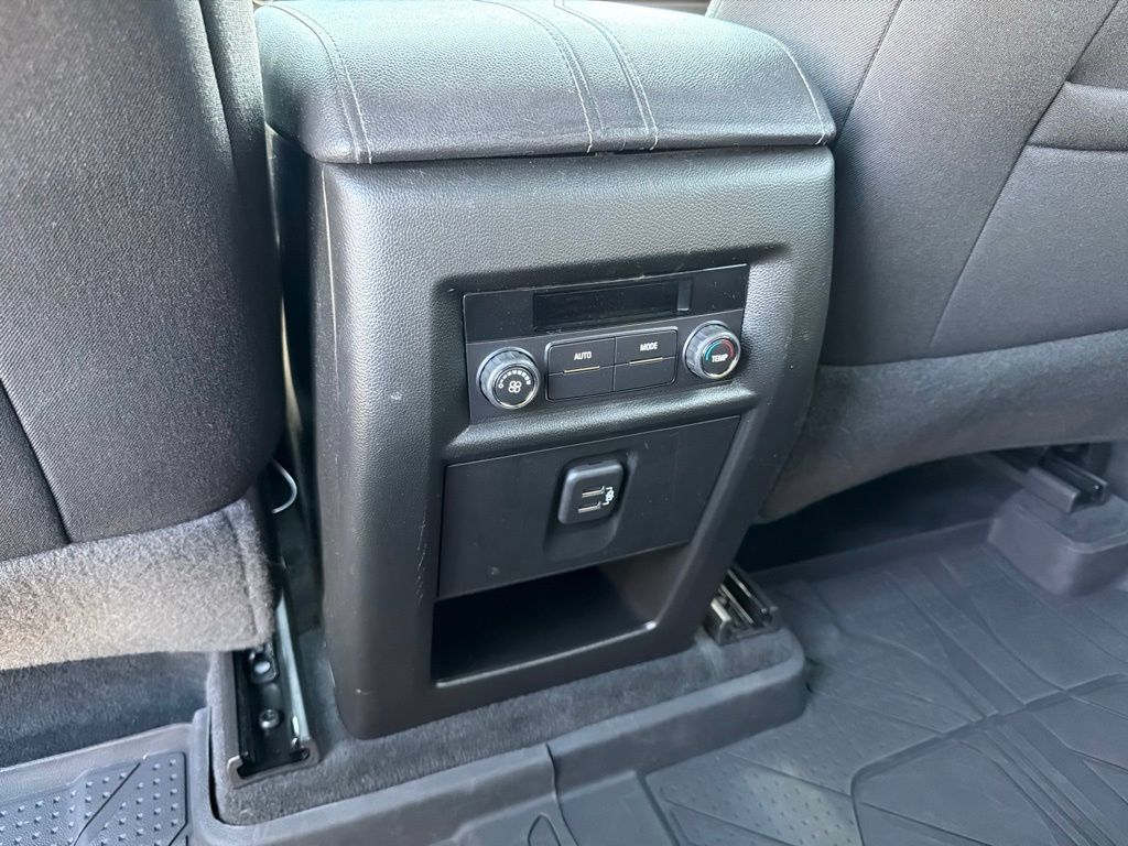 Used 2023 Chevrolet Traverse LT FWD image 37