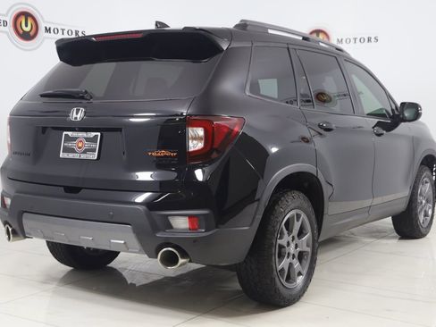 Used 2024 Honda Passport TrailSport image 3