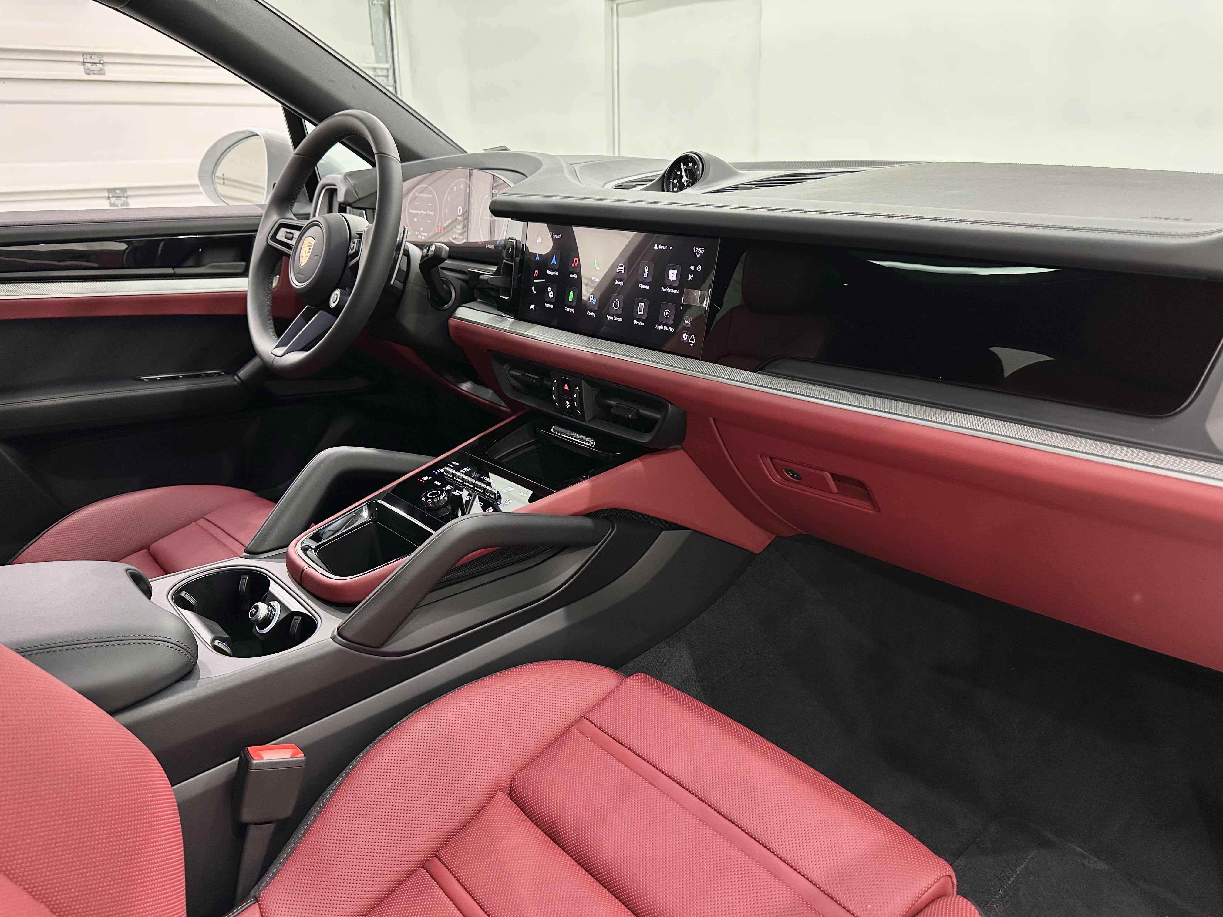 Used 2025 Porsche Cayenne E-Hybrid Coupe AWD/4WD image 24