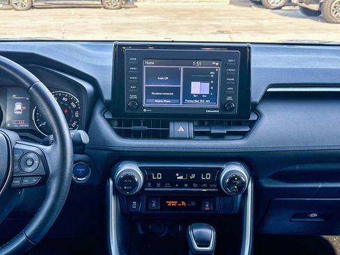 Used 2022 Toyota RAV4 SE image 13