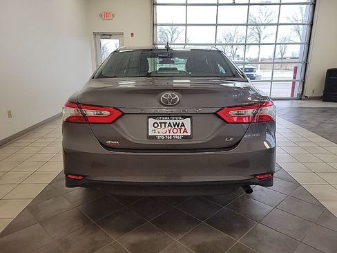 Used 2019 Toyota Camry LE image 6