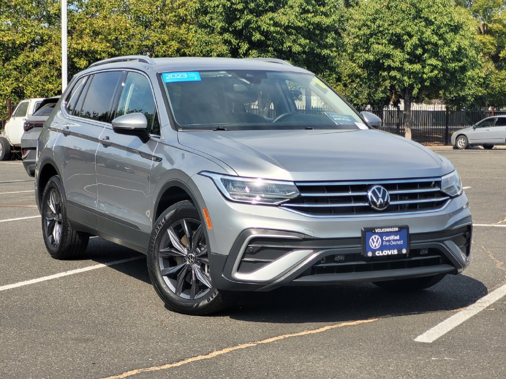 Used 2023 Volkswagen Tiguan SE FWD image 2