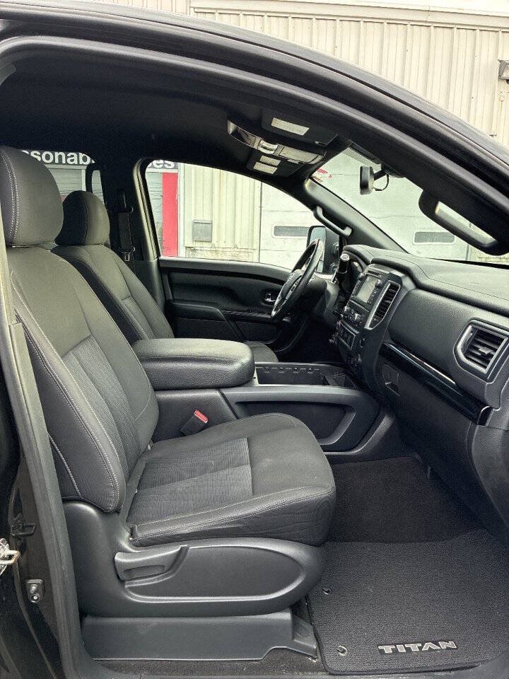 Used 2018 Nissan Titan SV AWD/4WD image 14