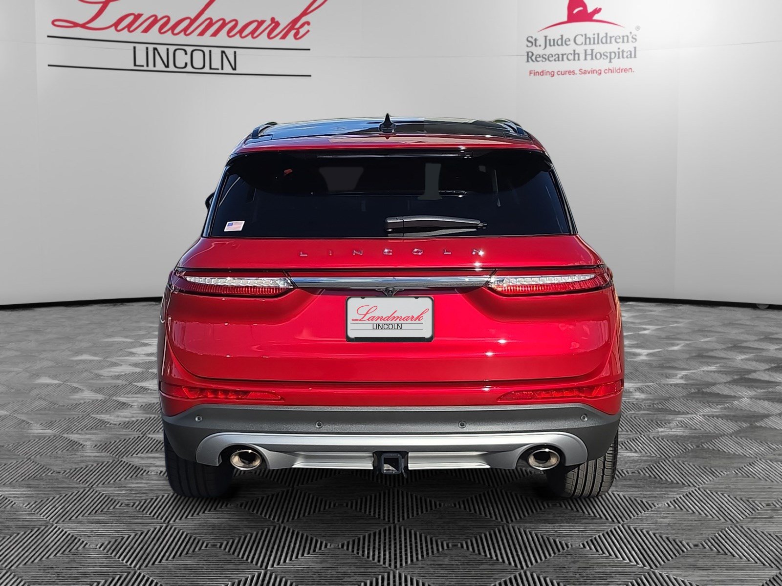 Certified 2025 Lincoln Corsair AWD w/ Equipment Group 101A image 4