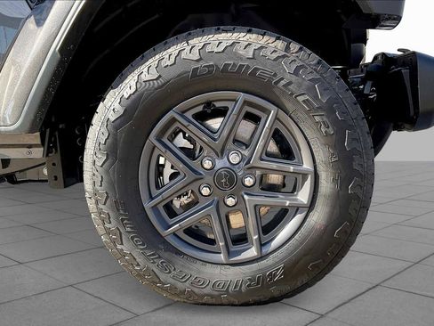 New 2025 Jeep Gladiator Sport image 11