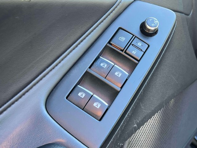 Certified 2022 Toyota Avalon XLE w/ Moonroof Package FWD image 18