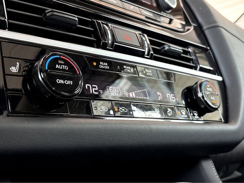 Used 2025 Nissan Pathfinder SV w/ SV Premium Package image 10