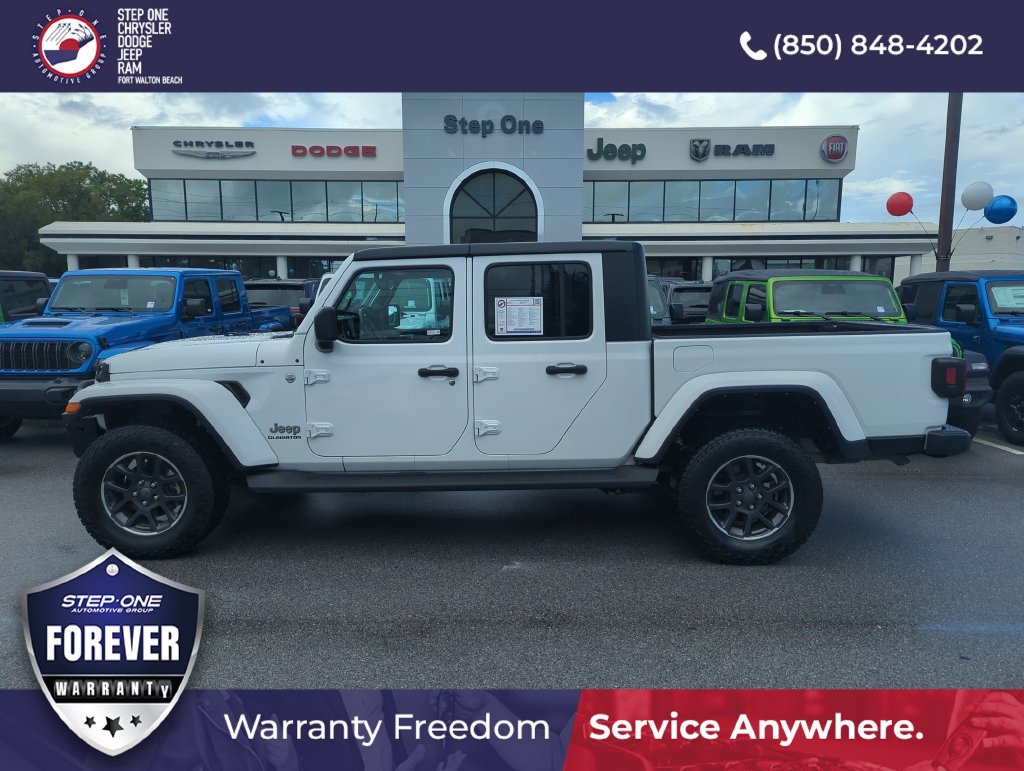 Used 2022 Jeep Gladiator Overland w/ Popular Equipment Package AWD/4WD image 3