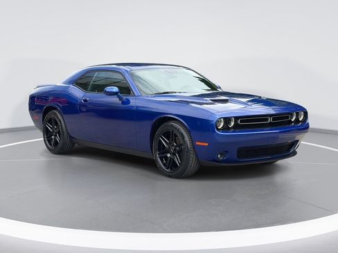 Used 2019 Dodge Challenger SXT w/ Driver Convenience Group RWD image 1