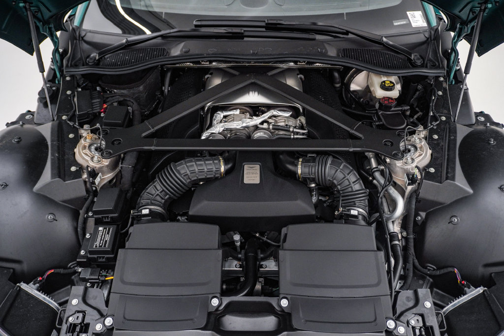 Used 2023 Aston Martin V8 Vantage Coupe RWD image 37