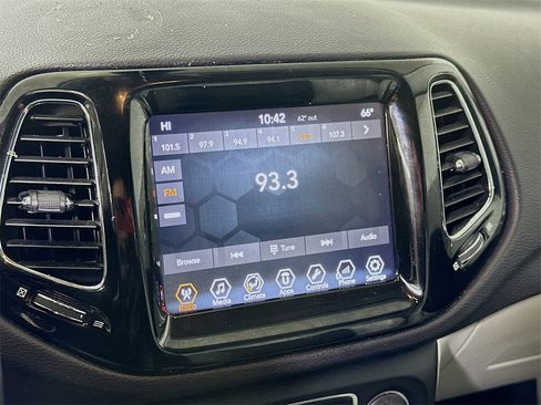 Used 2018 Jeep Compass Limited image 24