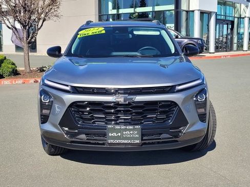 Used 2024 Chevrolet Trax ACTIV w/ Sunroof Package image 2