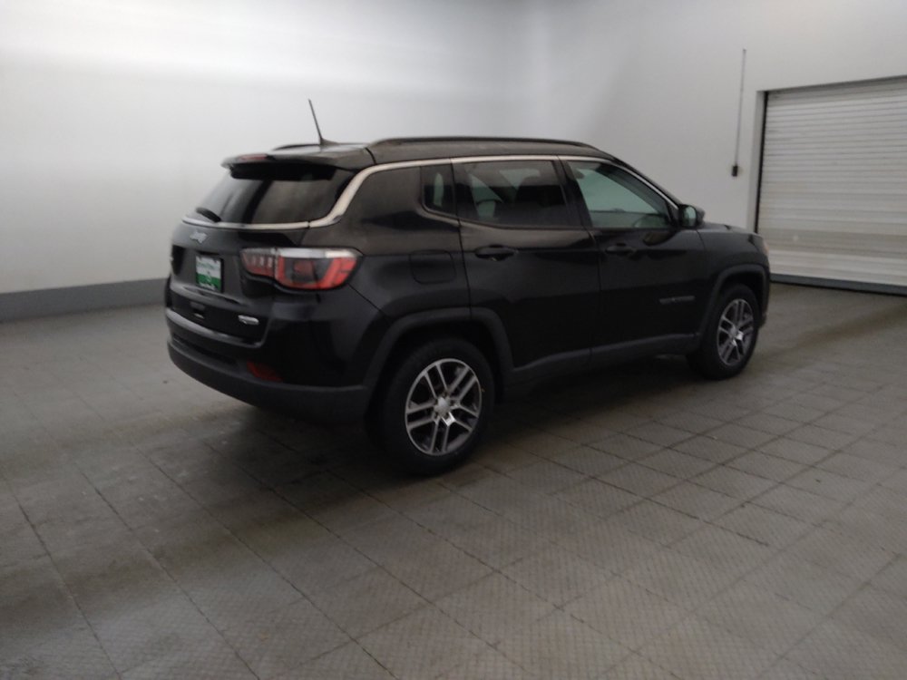 Used 2019 Jeep Compass Latitude FWD image 10
