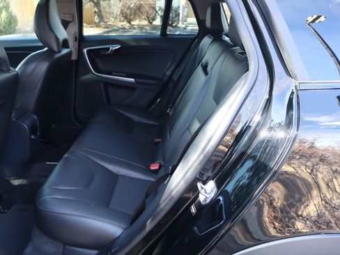 Used 2016 Volvo V60 T5 Cross Country Platinum image 20