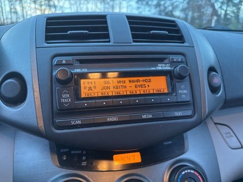 Used 2012 Toyota RAV4 FWD image 11