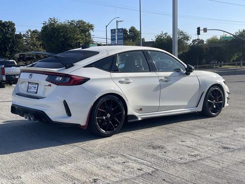 Used 2023 Honda Civic Type R image 3