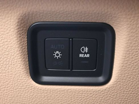 Certified 2026 Porsche Cayenne AWD/4WD image 25