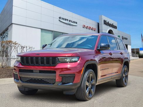 Used 2023 Jeep Grand Cherokee L Laredo AWD/4WD image 2