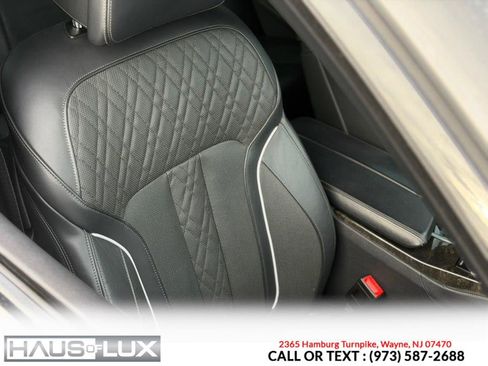 Used 2022 BMW M550i xDrive w/ Executive Package image 3