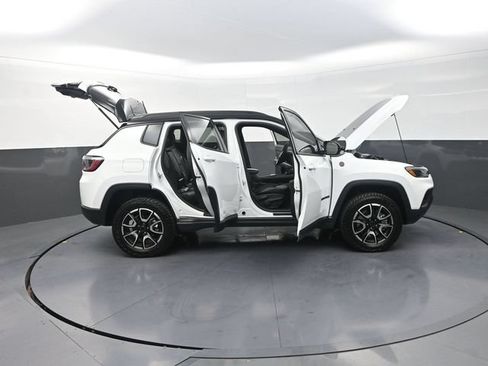 Used 2026 Jeep Compass Trailhawk AWD/4WD image 36