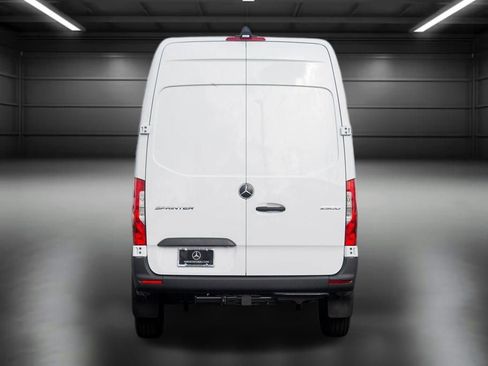 Used 2025 Mercedes-Benz Sprinter 2500 image 4
