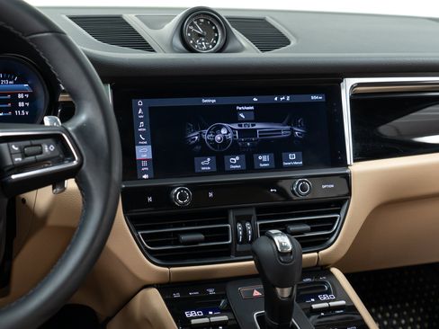 Certified 2022 Porsche Macan AWD/4WD image 22