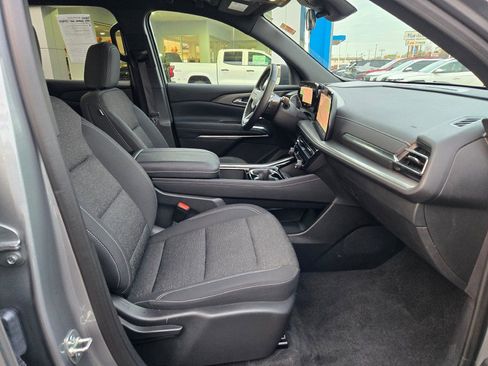 Certified 2025 Chevrolet Traverse LT image 6