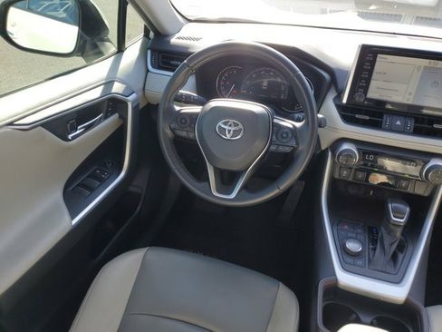 Used 2019 Toyota RAV4 Limited image 19